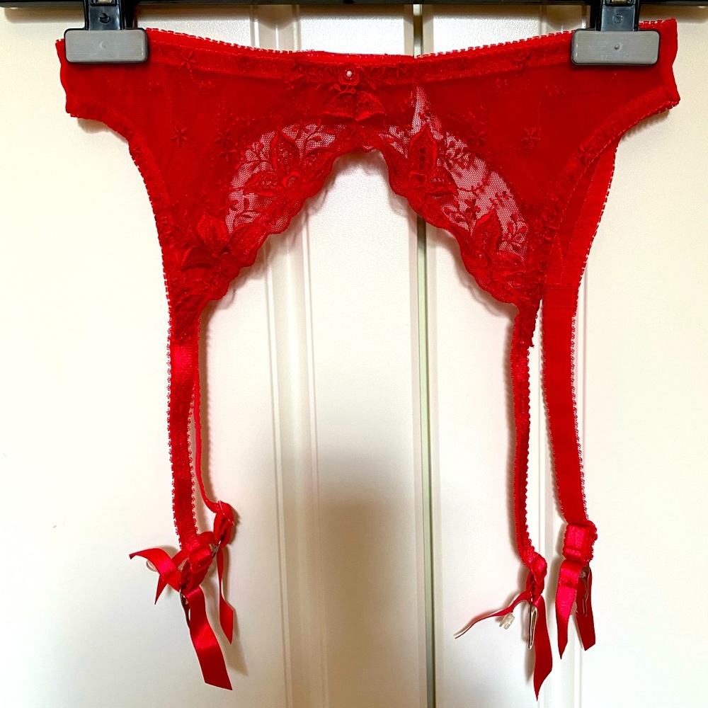 FELINA RED LACE GARTER SUSPENDERS BELT Sz P/S .